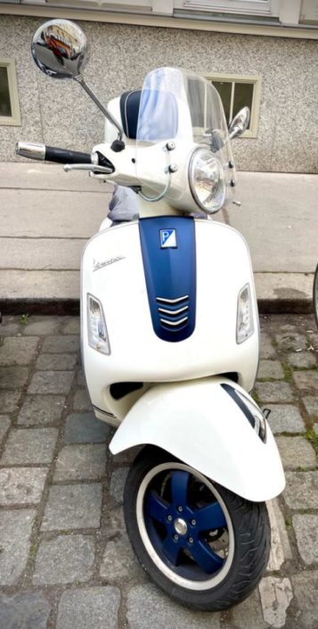 Vespa GTS 300 Bj.2017 Yacht Club